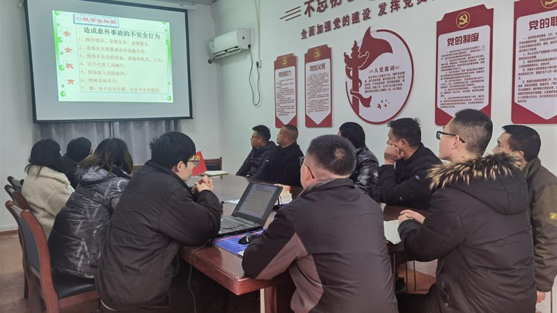 少儿编程培训班的费用主要由以下几个方面构成：