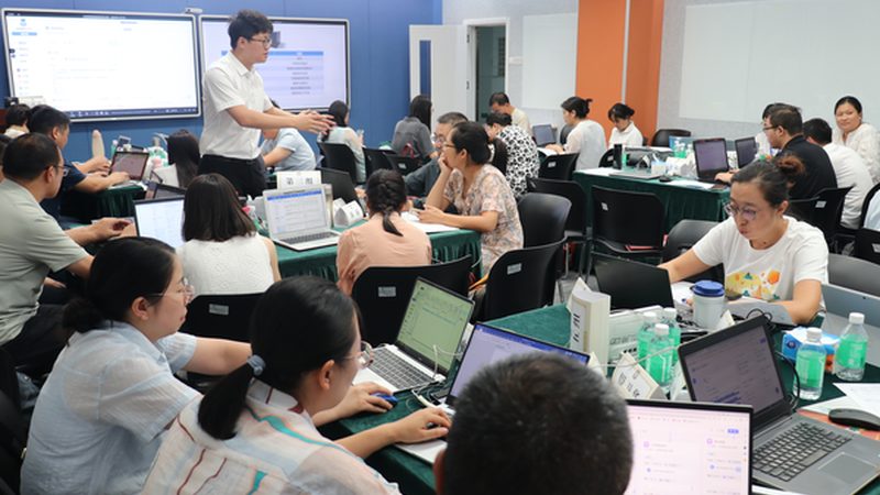 行业现状：在线职业培训的兴起与挑战